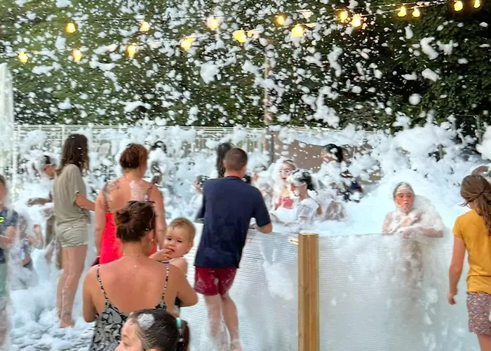 Mobil Avec Terrasse - 4 Pers. - Api-1-52-2027 * Grayan-et-l'Hopital